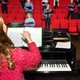 Onder de bezielende leiding van Clean Pete-zangeres Loes Wijnhoven zingt het Hart-Koor door