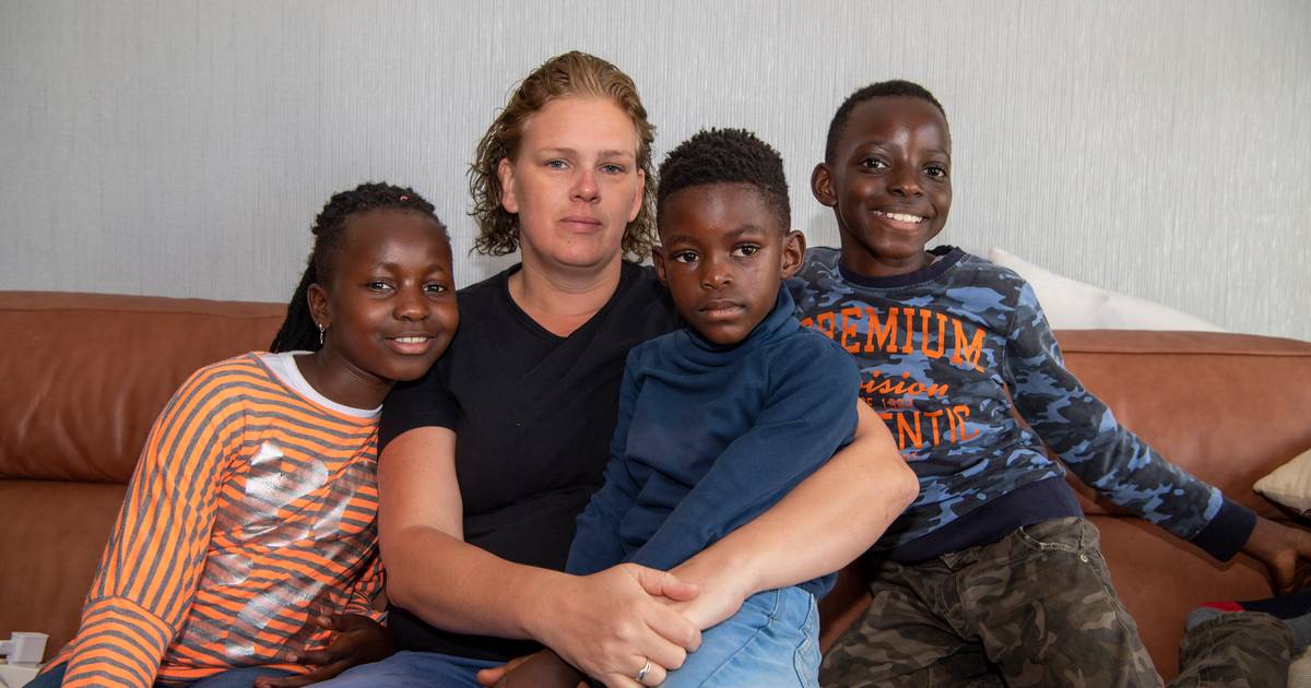 Gini uit Hardenberg na roofoverval op eigen weeshuis in Oeganda: ,,Bang dat ze terugkomen’’