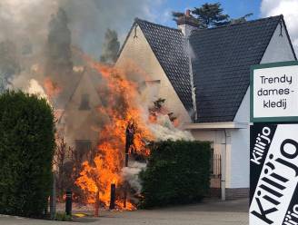 Wéér brand tijdens verdelgen van onkruid met gasbrander: ook woning raakt beschadigd