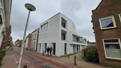 Na een ‘bouwstop’ van maanden, zouden appartementen Wouw dit jaar klaar moeten zijn