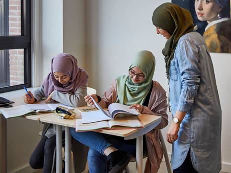 Minister geeft groen licht voor nieuwe islamitische middelbare school in Den Haag: ‘Historische mijlpaal’