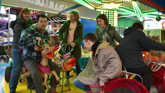 180 personen met beperking genieten van kermis Grote Jaarmarkt 