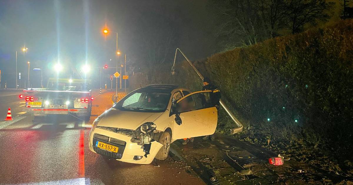 Ravage bij ongeval op Volksparksingel in Enschede.