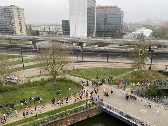 Marathon van Gent. Van de Franse Vaart richting het Ghelamco.