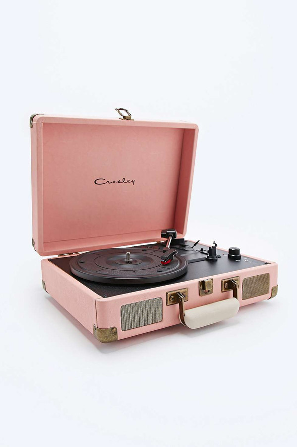 vangst-van-de-dag-roze-platenspeler-van-crosley-foto-hln-be