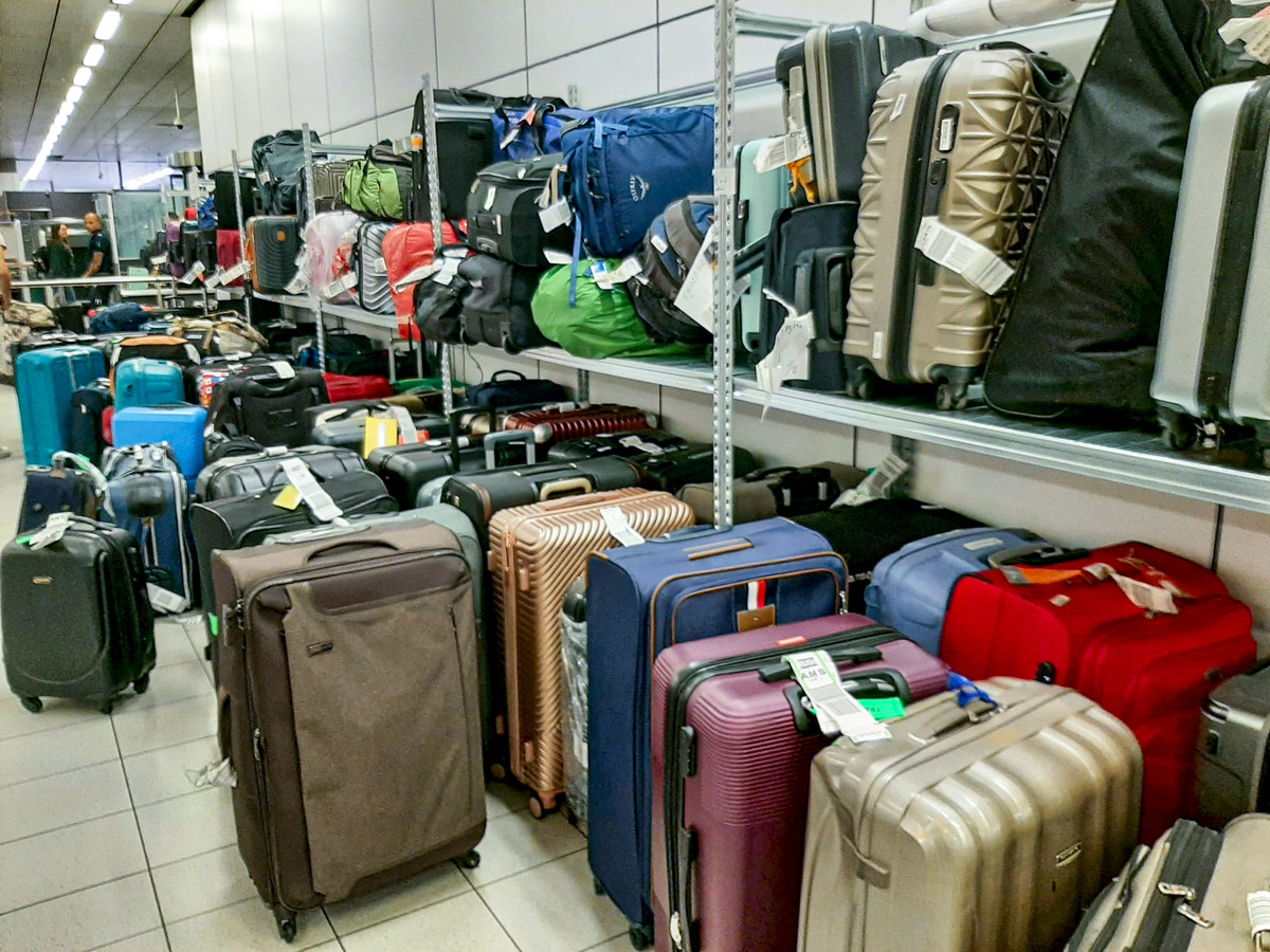 Vechter Tussen zout Je koffer staat bij band 7', appt Jasmijn (29) naar wildvreemden (maar daar  is Schiphol niet blij mee) | Foto | pzc.nl