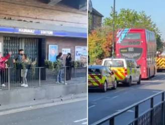 Politie massaal opgetrommeld in Londense wijk: “Vier mensen aangevallen met samoeraizwaard”
