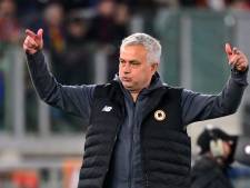 José Mourinho bezoekt herdenkingsplaats van Diego Maradona in Napels