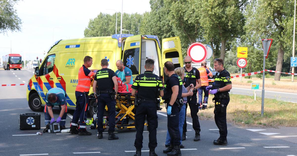 Buschauffeur (68) die fietser aanrijdt in Heenvliet aangehouden