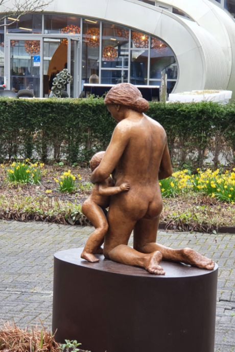 Bizarre kunstrel Martini Ziekenhuis Groningen: beeld mag toch blijven staan