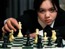 Regioclubs merken het Queen’s Gambit-effect: ‘ Ik ben blij dat het juist een meisje is dat leert schaken’