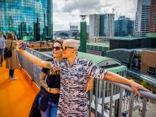 Loopbrug over de Coolsingel is een hit: ‘Je ziet Rotterdam nooit vanaf deze hoogte’