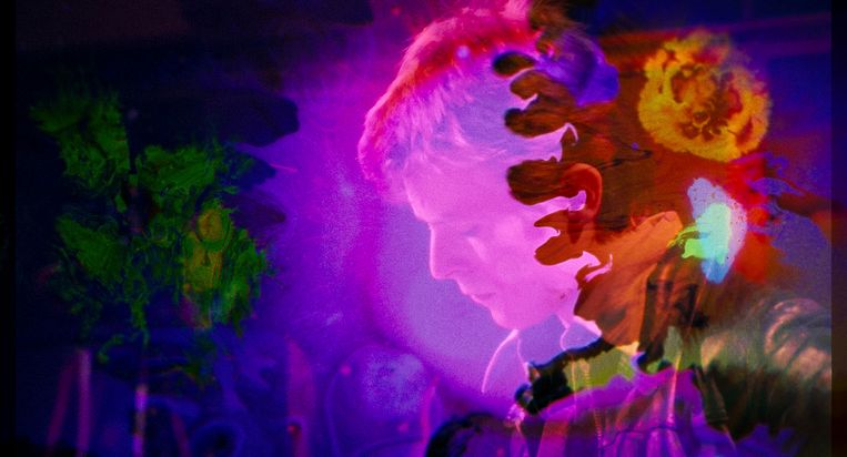 Bowie in een kleurencollage in Moonage Daydream. Beeld AP