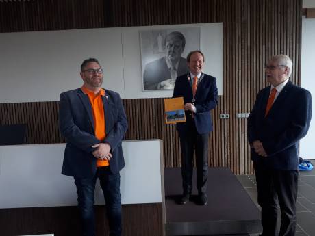 Stukje Zwijndrechtse historie te boek gesteld bij gebrek aan koningsfeest