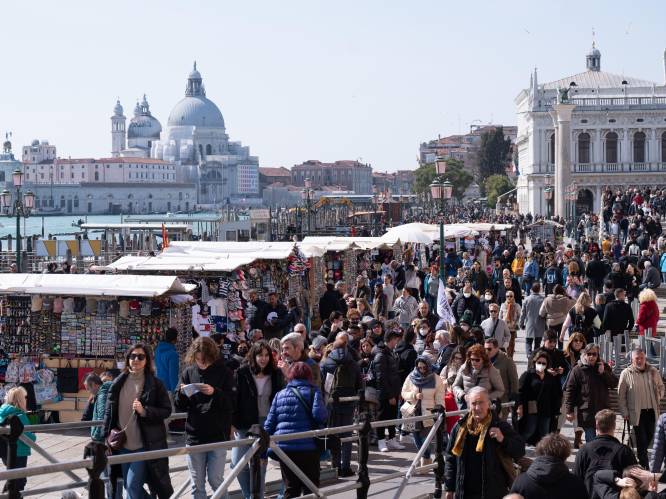 Het is opnieuw koppen lopen in hotspots als Barcelona, Venetië en Brugge: maakt massatoerisme comeback?