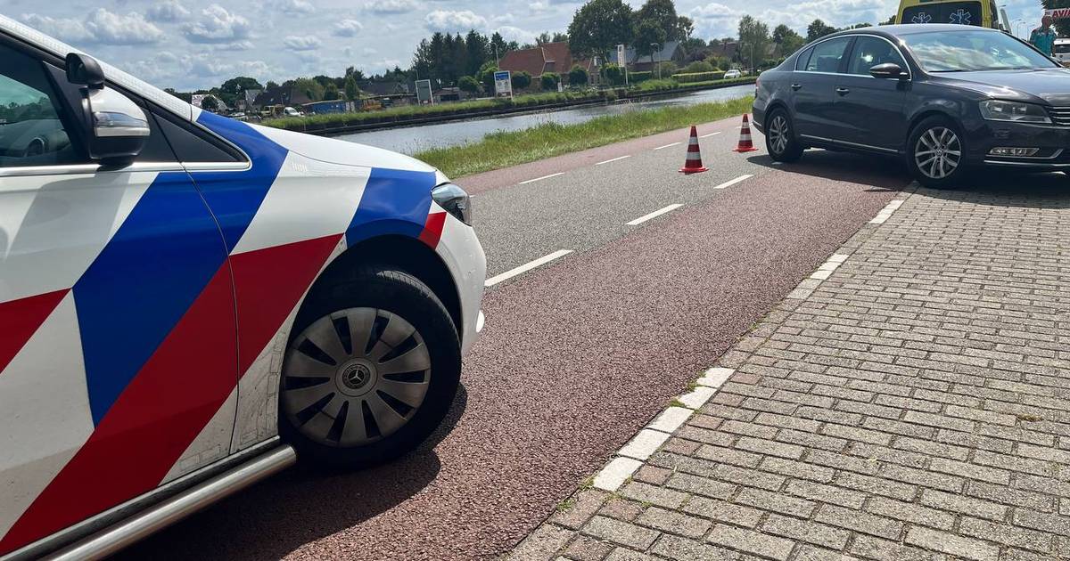 Wielrenner gewond bij botsing met auto op vrij smalle weg in Bergentheim | 112 nieuws Hardenberg