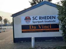 Drama bij voetbalclub in Rheden: jeugdspeler wordt onwel op het veld en overlijdt in ziekenhuis