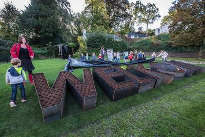 Welkom in metaal en bloembollen