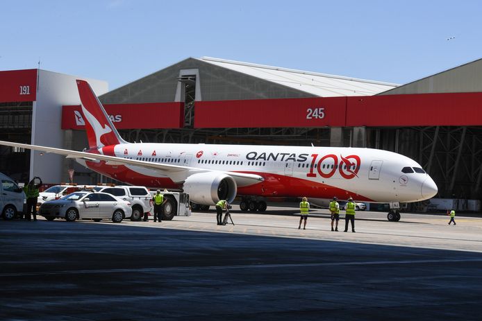 Qantas vlucht QF7879 komt aan in bij de hangar in Sydney.