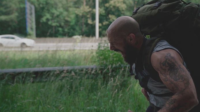 Tijdens de Bergham Run moeten de kandidaten met een rugzak van twintig kilogram acht kilometer lopen binnen de vijftig minuten.