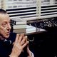 Vasttapijt in de nieuwe film van Erik Van Looy? Dokter De Zeulder lacht er niet mee!