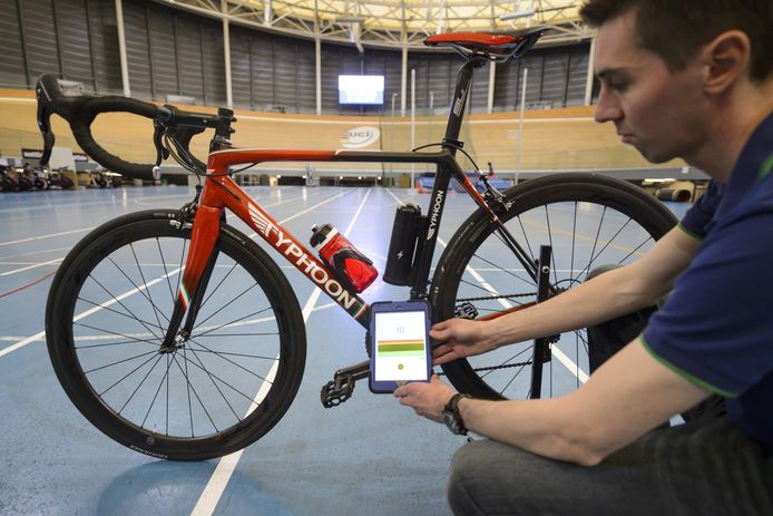 De UCI zal gebruik maken van tablets (foto), een hittecamera en X-ray in zijn strijd tegen mechanische fraude.