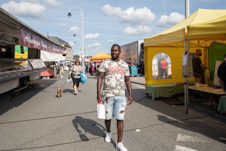 Walid werkt lange dagen op de bouwwerven: ‘Mijn vrouw klaagt dat ze mij zo weinig ziet. En daar moet ik haar wel gelijk in geven.’ Beeld César Dezfuli