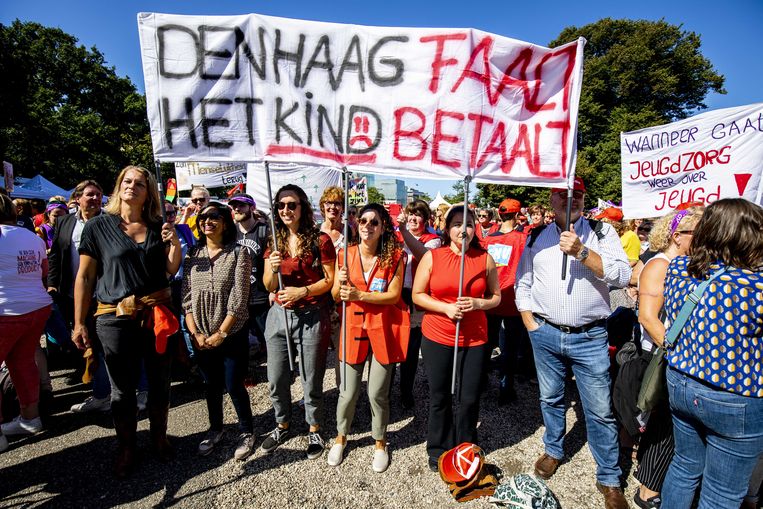 Gemeenten moeten samenwerken in jeugdzorg om continuïteit zorg te waarborgen - Volkskrant