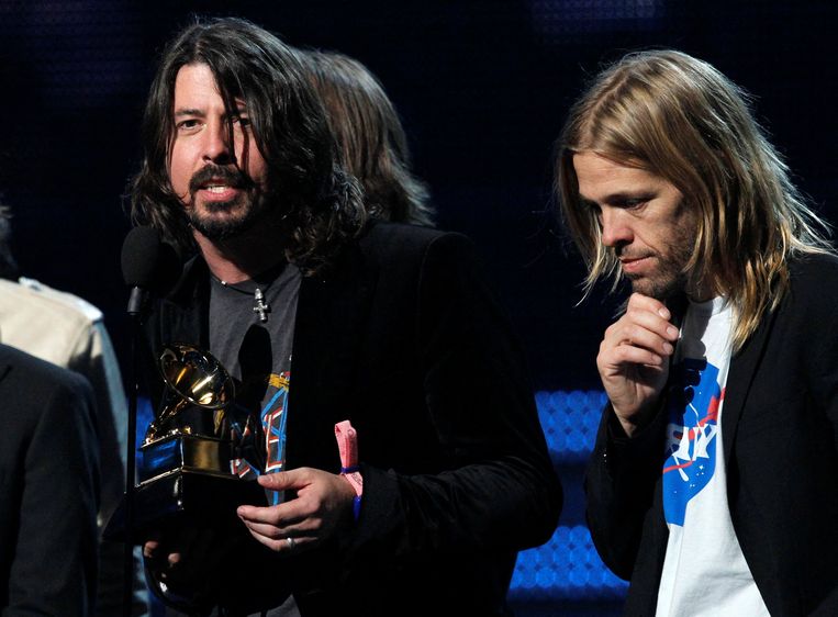 Taylor Hawkins met Dave Grohl. Beeld REUTERS