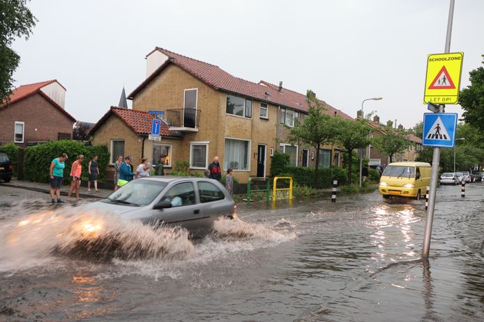 De Lier staat onder water.
