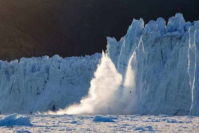 Een smeltende ijsberg in Groenland.