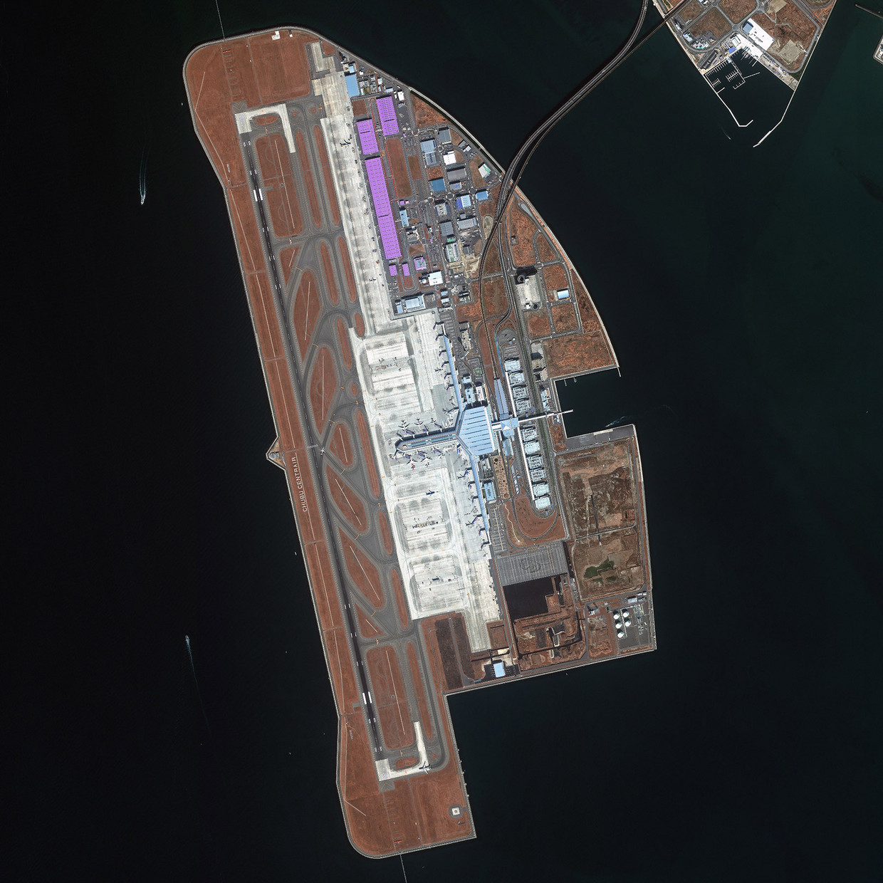 De Internationale luchthaven Chūbu Centrair op een kunstmatig eiland in Ise Bay, nabij Tokoname City.