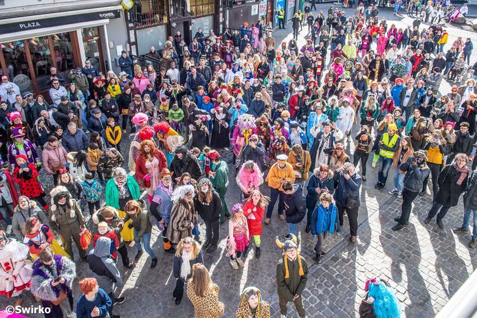 Ajuinworp met prins Sjalen op deGrote Markt van Aalst