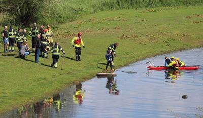 Boot drijft weg: jongetje (10) blijft  achter op eilandje in Waal