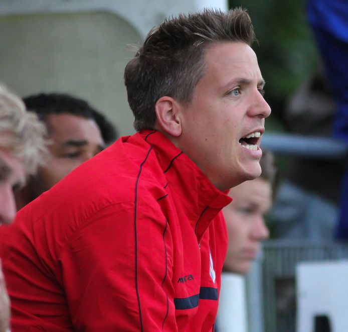 Steye Jacobs volgt Dogan Corneille op als hoofdtrainer van Excelsior Maassluis.