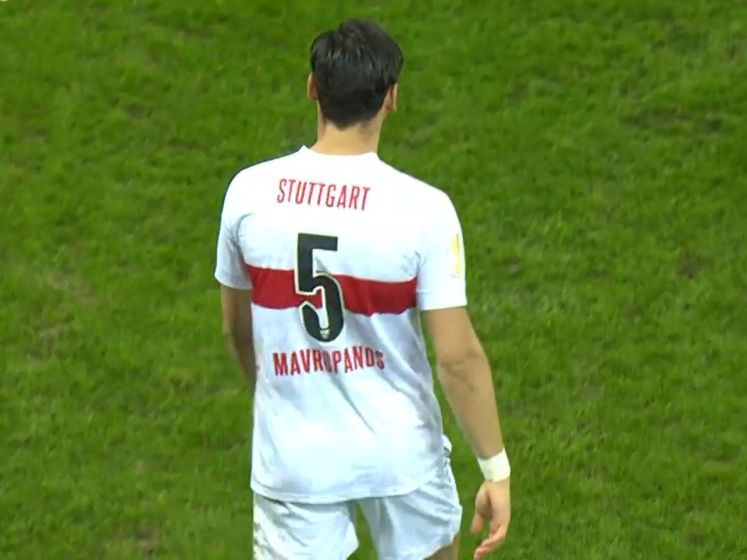 Stuttgart-speler schiet van dertig meter in eigen doel