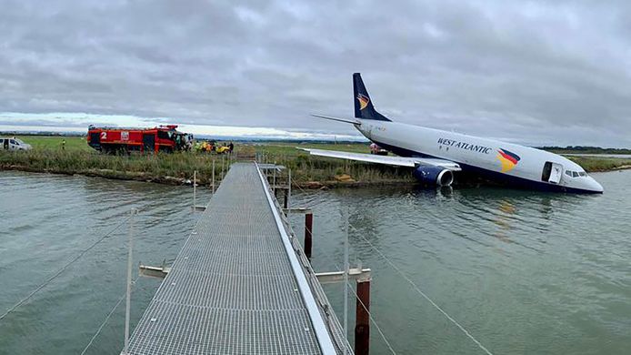 Vliegtuig mist landingsbaan en komt in meer terecht, luchthaven van Montepellier tijdelijk gesloten