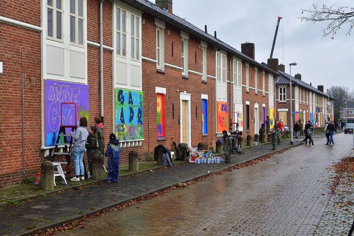 bergen op zoom - 20211125 - pix4profs/petervantrijen graffitiprojekt oude huizen stadlander populierlaan