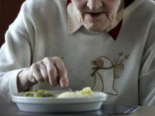 Maaltijdenrel in serviceflat: Bewoners aangeklaagd voor bestellen eigen eten