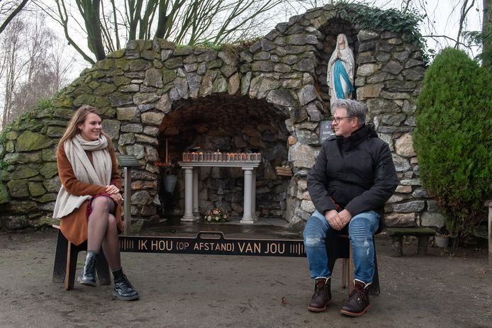 De CoronaCrisisKruk op de begraafplaats in Rijsbergen