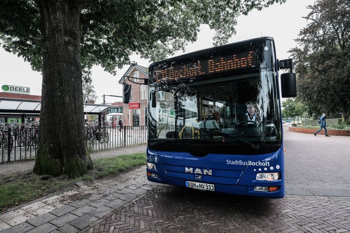 De bus van Aalten naar Bocholt vertrekt vanaf het station in Aalten.