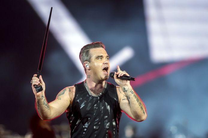 Archiefbeeld. Robbie Williams op het podium in 2017.