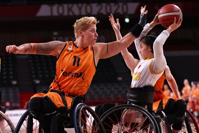 Cher Korver in actie tijdens de finale van het Paralympisch basketbaltoernooi in Tokio, vorig jaar september. Nederland versloeg China en pakte de olympische titel.