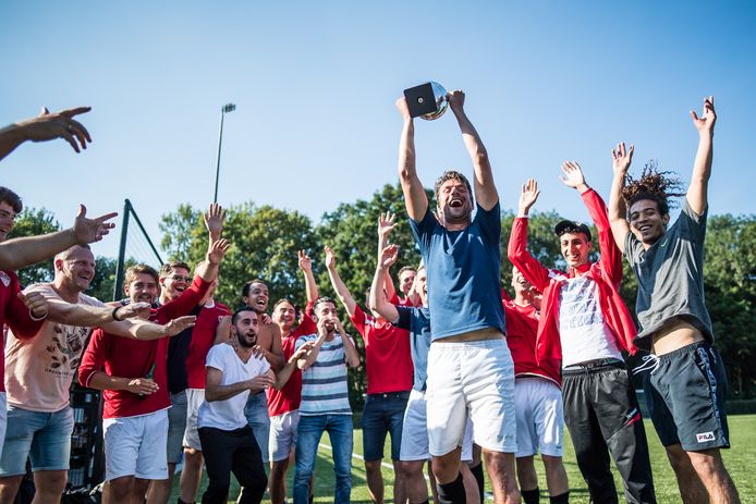 Uitreiking van de Rheden Cup in 2019, toen het toernooi bij SC EDS werd gespeeld.