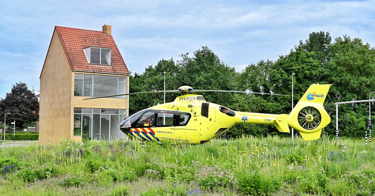 Fietser ernstig gewond bij botsing met vrachtwagen op Tilburgse ‘ongelukskruising’, traumaheli landt bij Draaiend Huis.