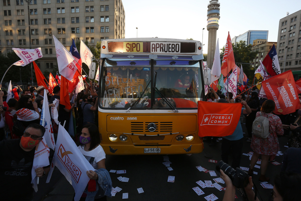 Voorstanders van een nieuwe grondwet gingen donderdag de straat op in de Chileense hoofdstad Santiago.