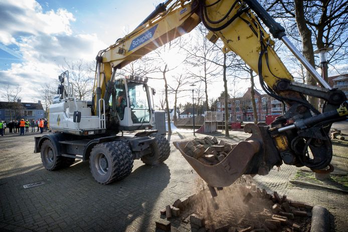 Begin van de renovatie van het Willem Alexanderplein.