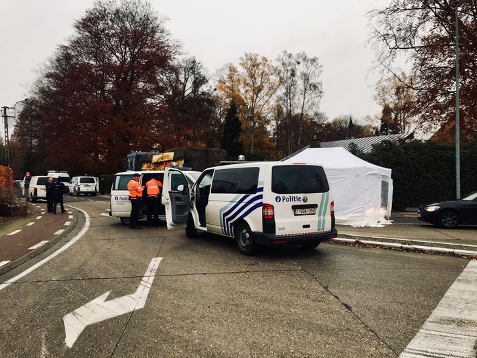 Over het lichaam werd een tent geplaatst.