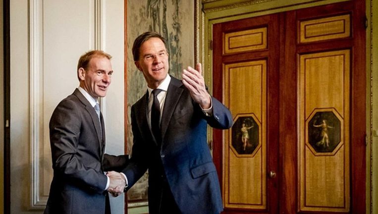 Menno Snel in gesprek met Mark Rutte. Beeld anp