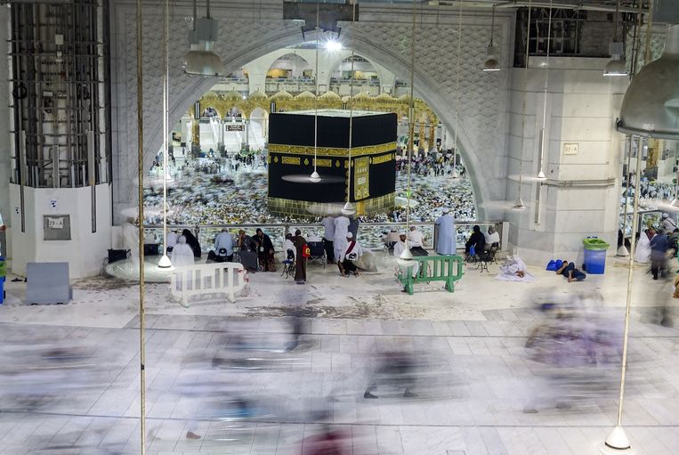 De Kaäba, het centrale heiligdom van de islam, in het voor niet-moslims ontoegankelijke Mekka. Beeld Anadolu Agency via Getty Images